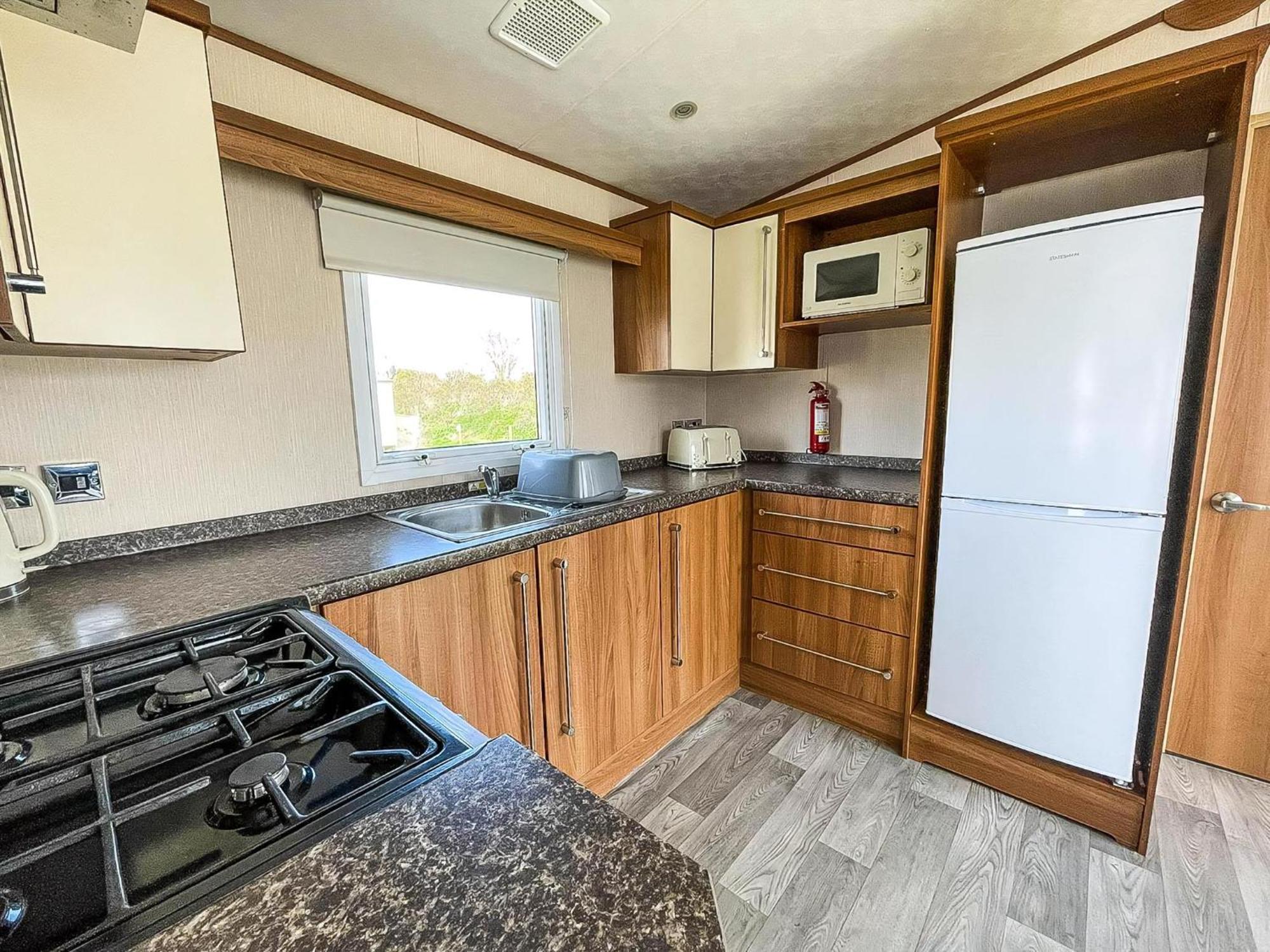 Lovely 8 Berth Caravan At Sunnydale In Lincolnshire Ref 35239S Лаут Екстер'єр фото