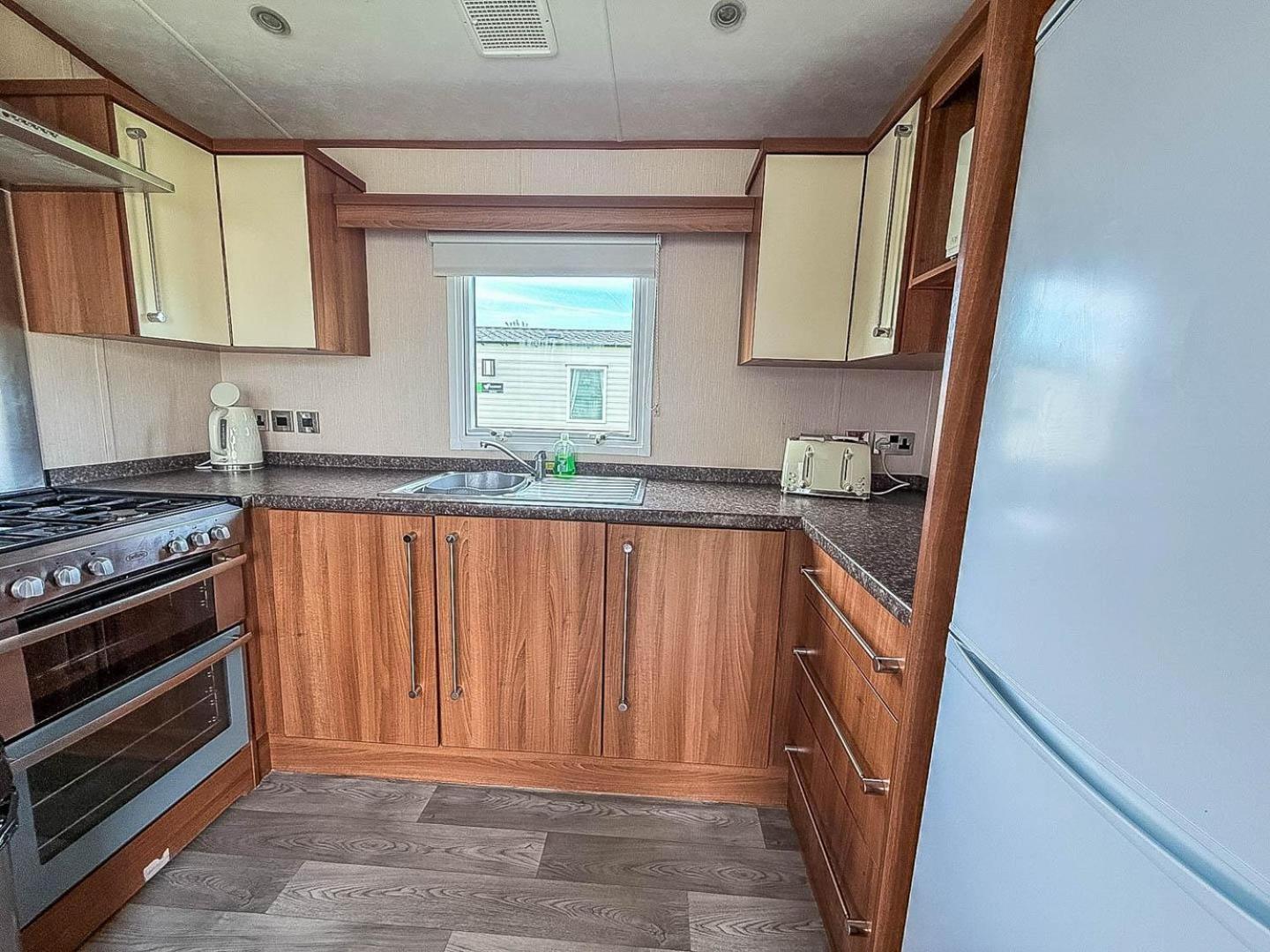 Lovely 8 Berth Caravan At Sunnydale In Lincolnshire Ref 35239S Лаут Екстер'єр фото